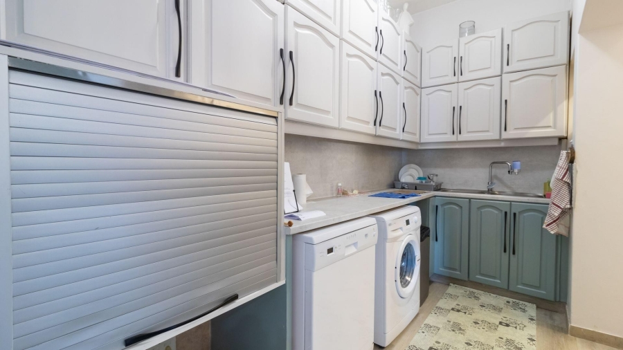 5 Bedroom Property for Sale in De Kelders Western Cape